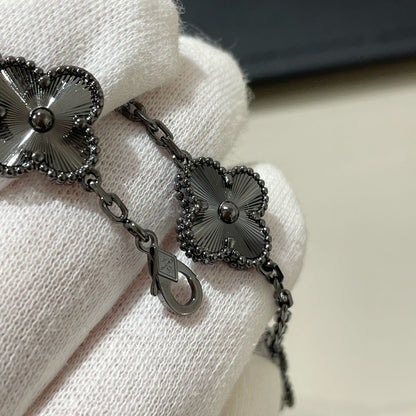 [Regalia jewelry]CLOVER 5 MOTIF BLACK BRACELET