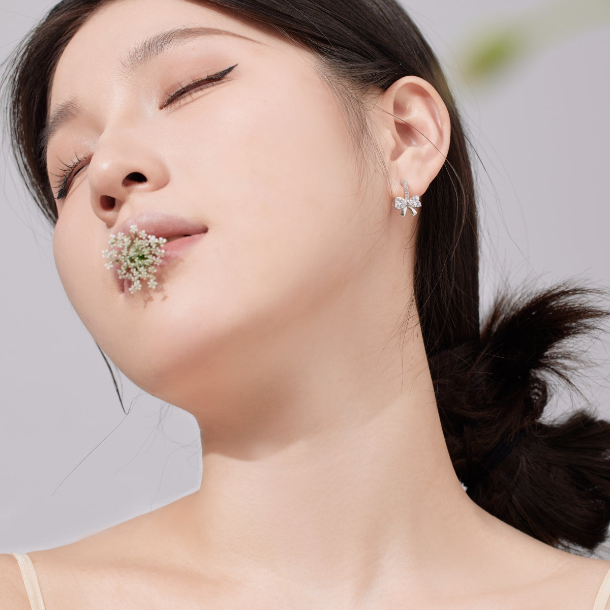 [Regalia jewelry]Exquisite Earrings With Heart-Shaped Bow Design