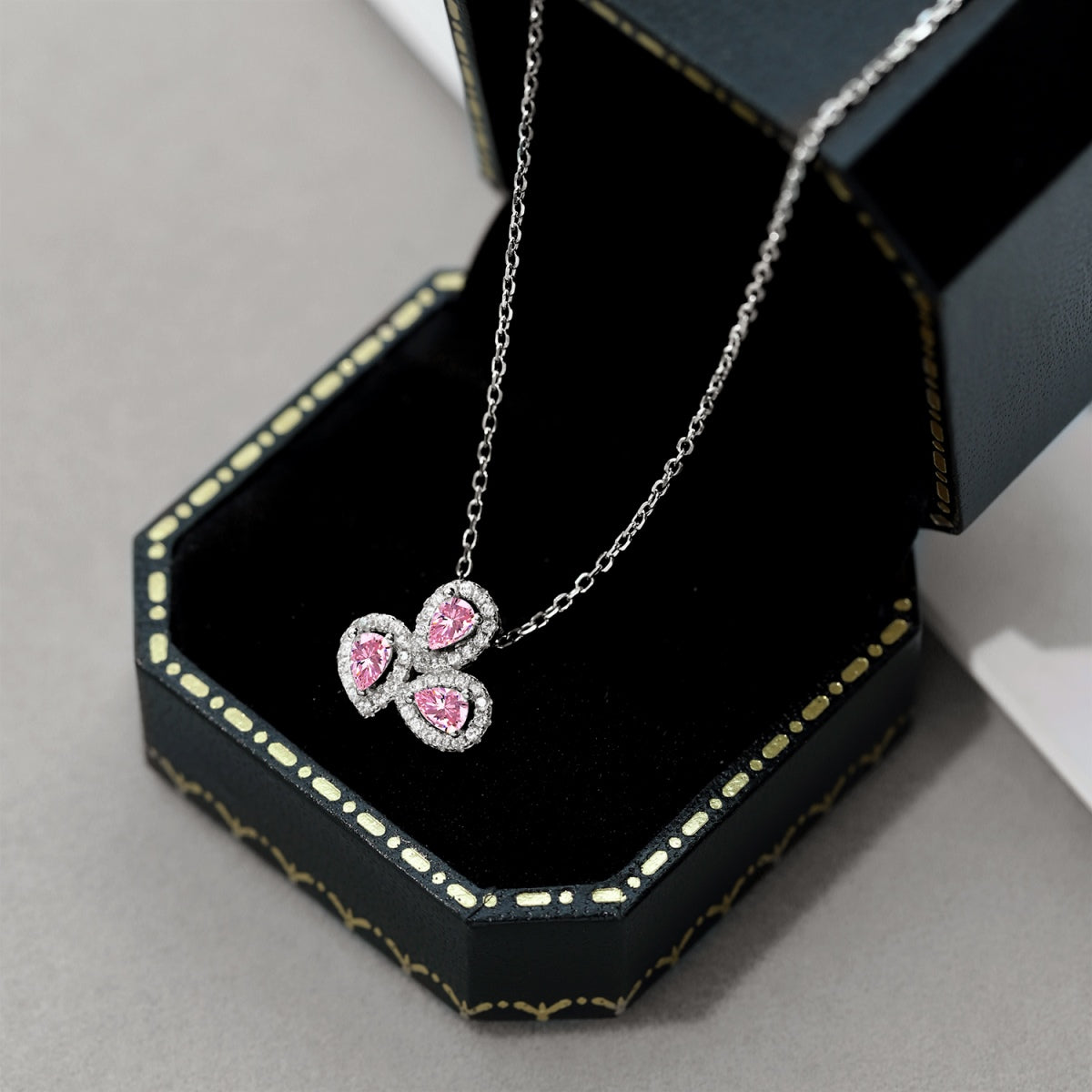 [Regalia jewelry]Elegant Flower Shape Pear Cut Necklace