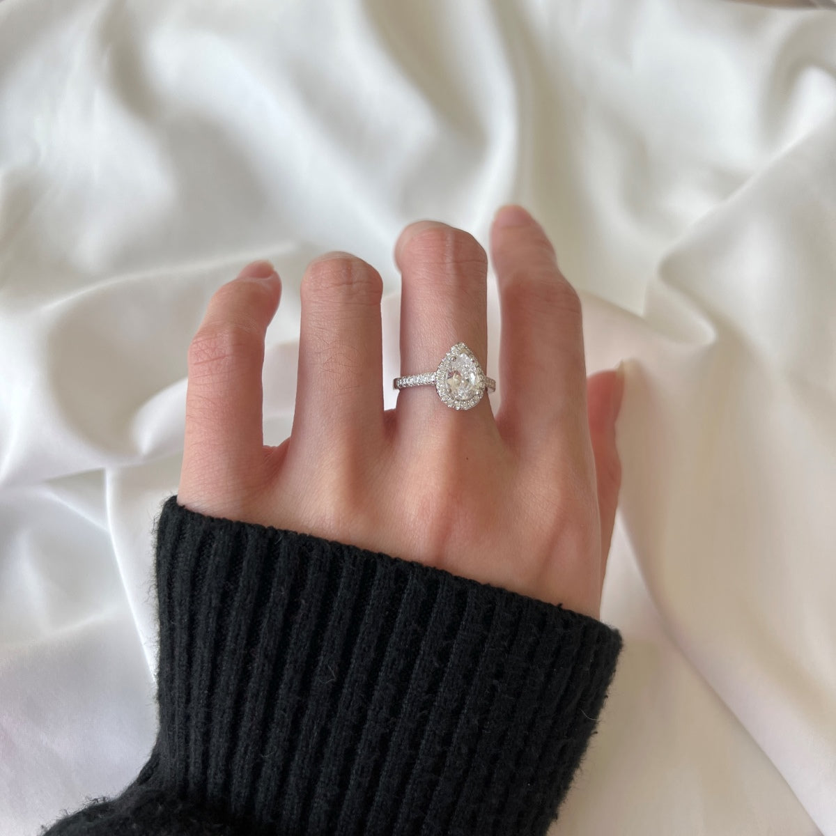 [Regalia jewelry]1.0 Carat Luxurious Resplendent Water Drop Shape Wedding Ring