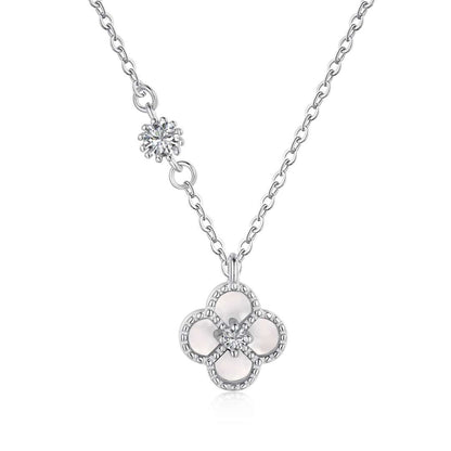 [Regalia jewelry]Delicate Flower Shape Necklace