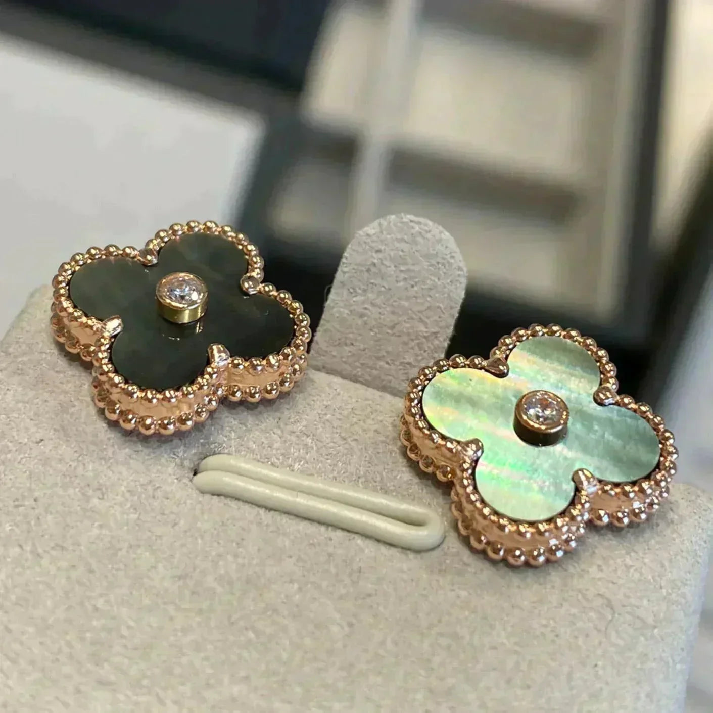 [Regalia jewelry]CLOVER MEDIUM 1 MOTIFS GRAY MOP  DIAMOND EARRINGS