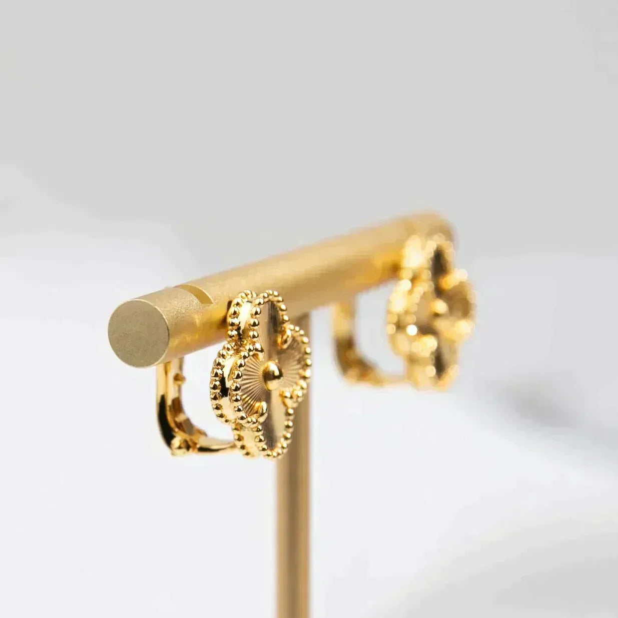 [Regalia jewelry]CLOVER MEDIUM 1 MOTIFS LASER EARRINGS