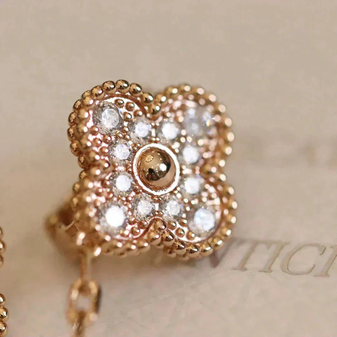 [Regalia jewelry]CLOVER MEDIUM 1 MOTIFS FUll DIAMOND EARRINGS