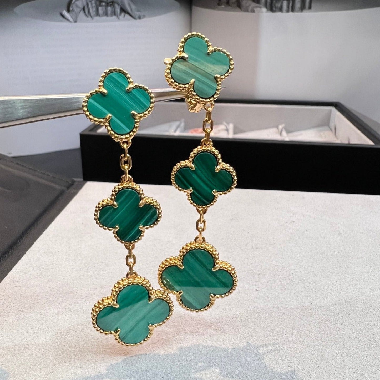 [Regalia jewelry]CLOVER MALACHITE 3 MOTIFS GOLD