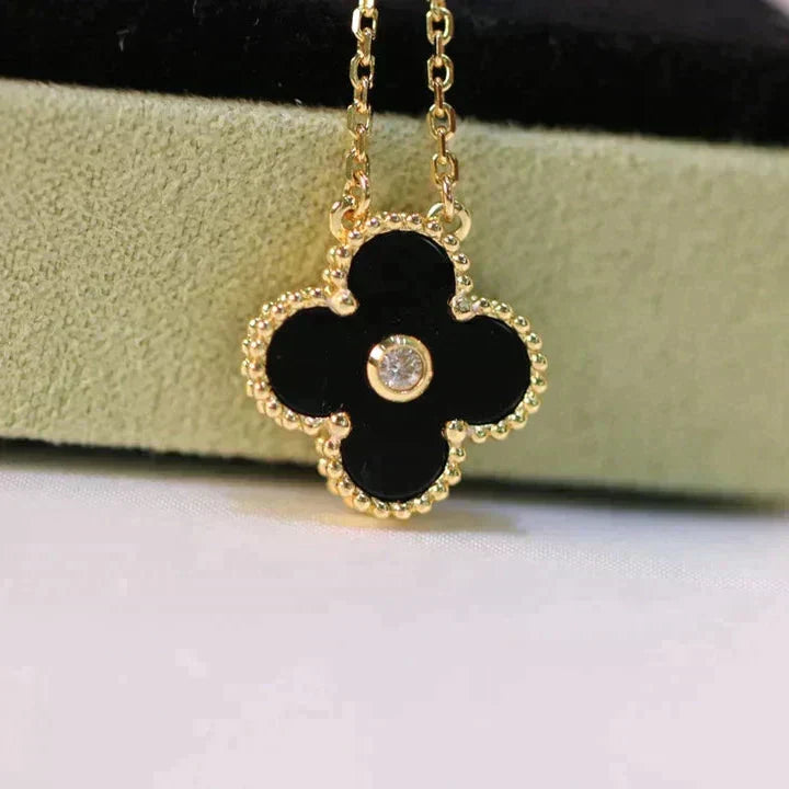 [Regalia jewelry]CLOVER 15MM DIAMOND ONYX NECKLACE