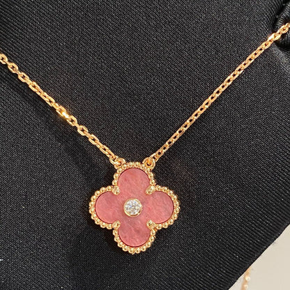[Regalia jewelry]CLOVER 15MM DIAMOND RHODONITE NECKLACE