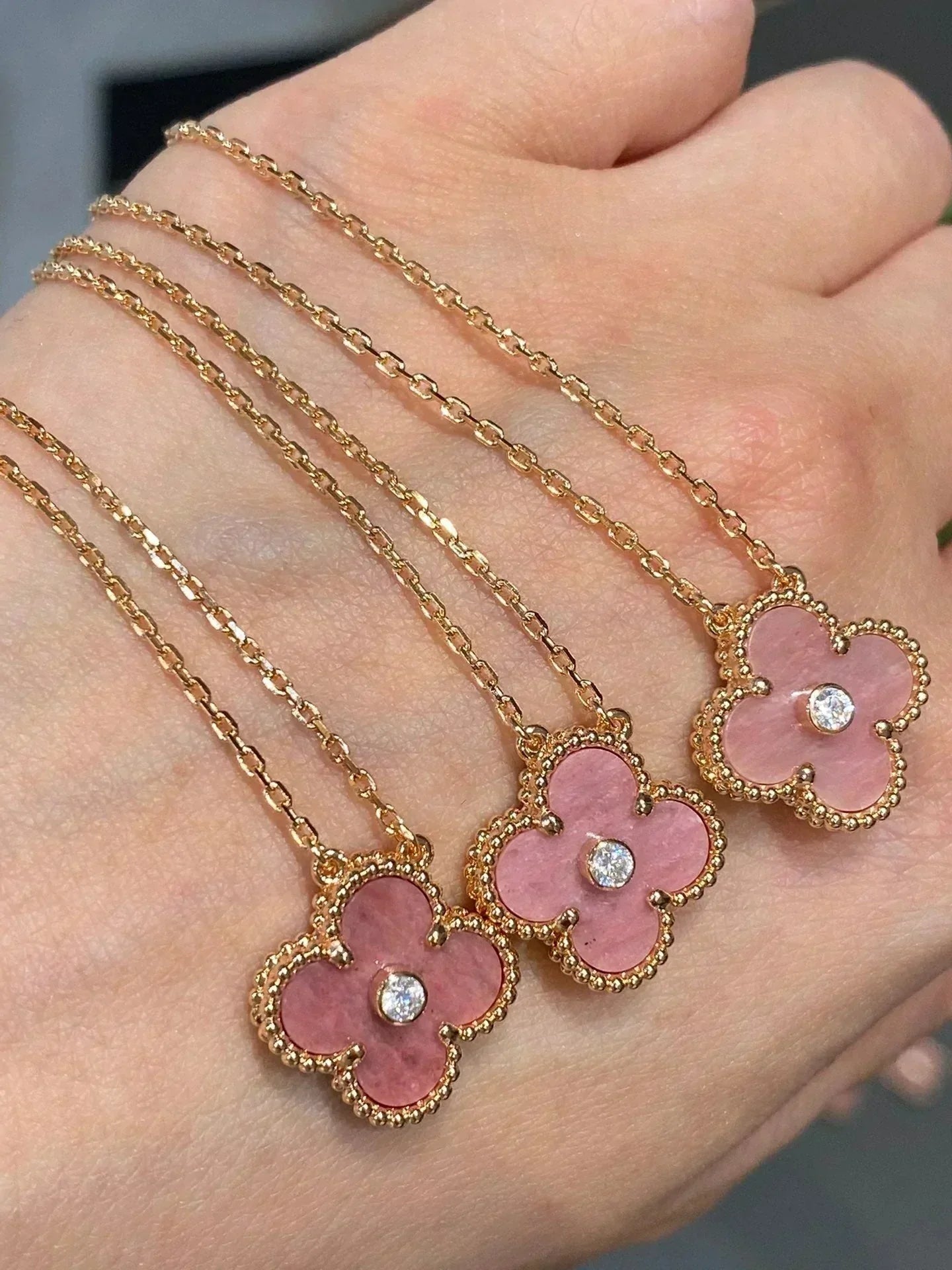 [Regalia jewelry]CLOVER 15MM DIAMOND RHODONITE NECKLACE