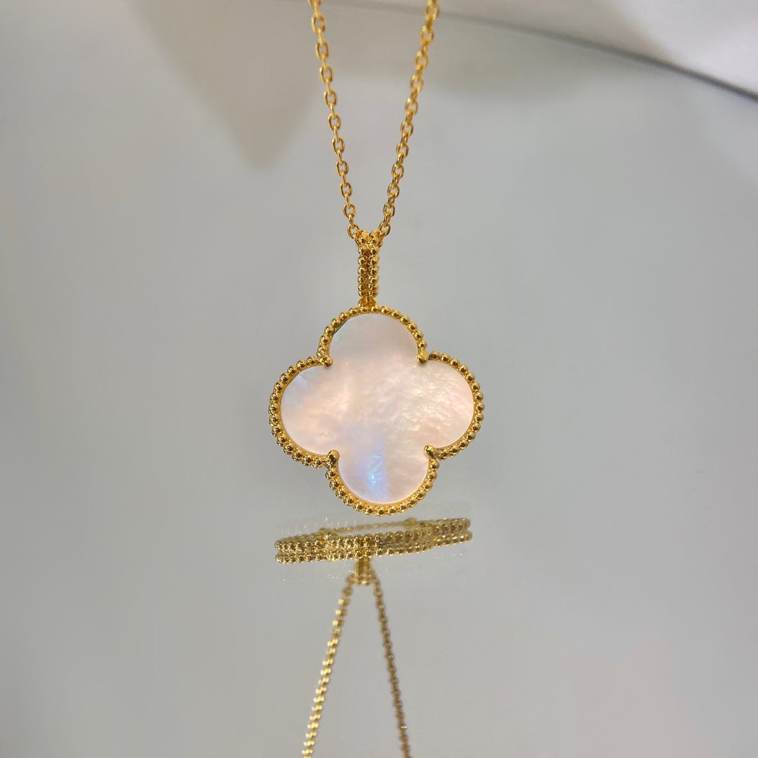 [Regalia jewelry]CLOVER 25MM MOP LARGE PENDANT NECKLACE