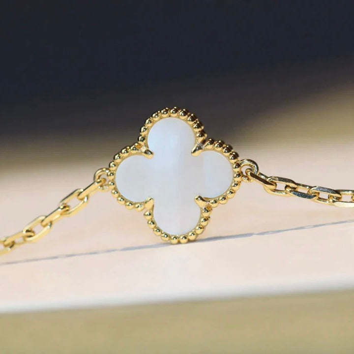 [Regalia jewelry]CLOVER 20 MOTIFS WHITE MOP NECKLACE