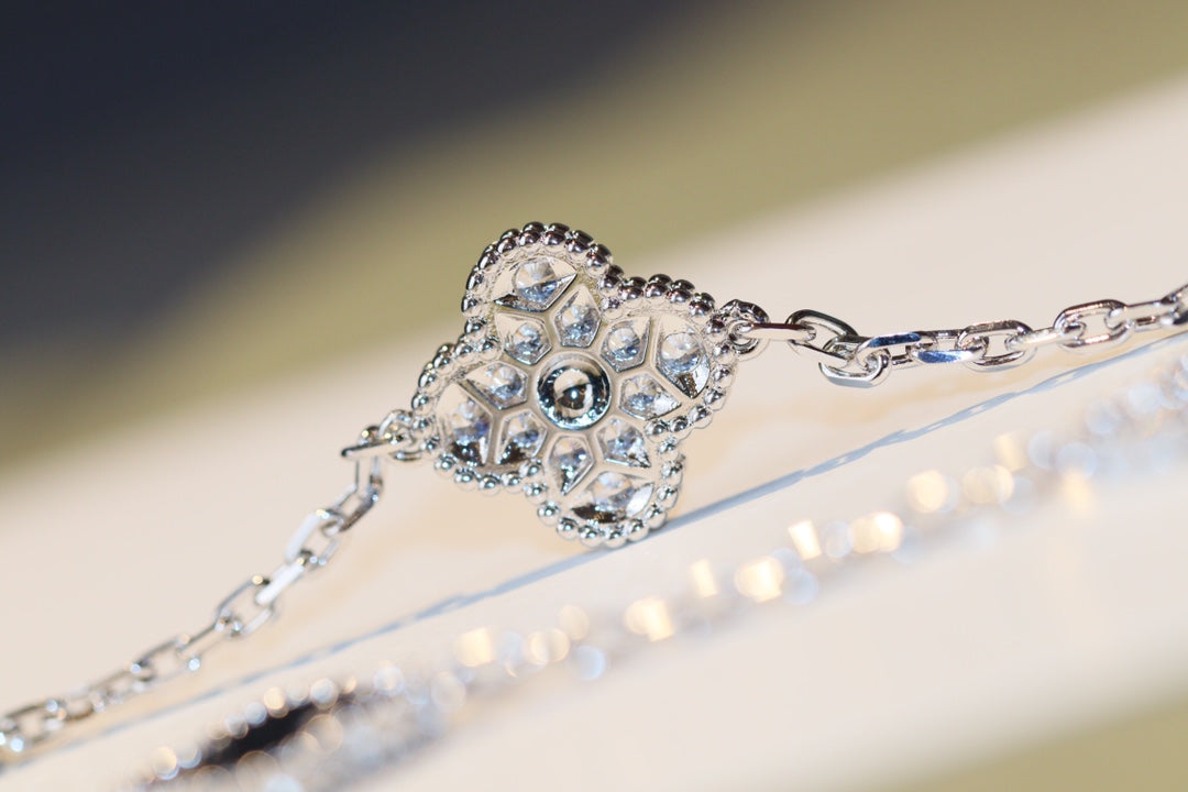 [Regalia jewelry]CLOVER 20 MOTIFS ONYX DIAMOND SILVER