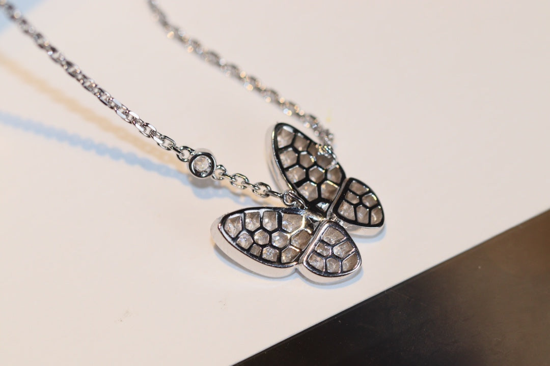 [Regalia jewelry]BUTTERFLY DIAMOND NECKLACE