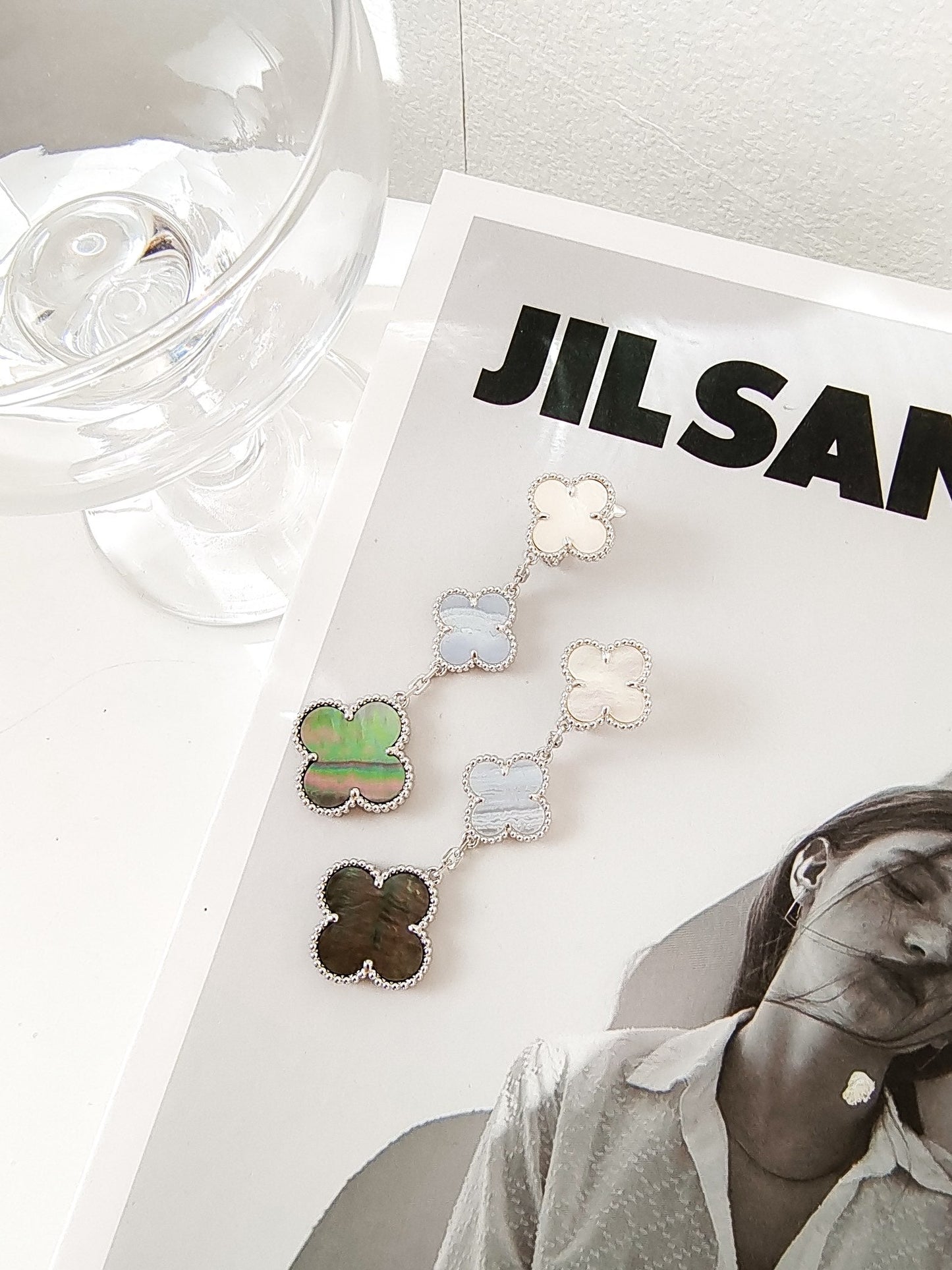 [Regalia jewelry]CLOVER 3 MOTIFS CHALCEDONY DARK MOP SILVER EARRINGS