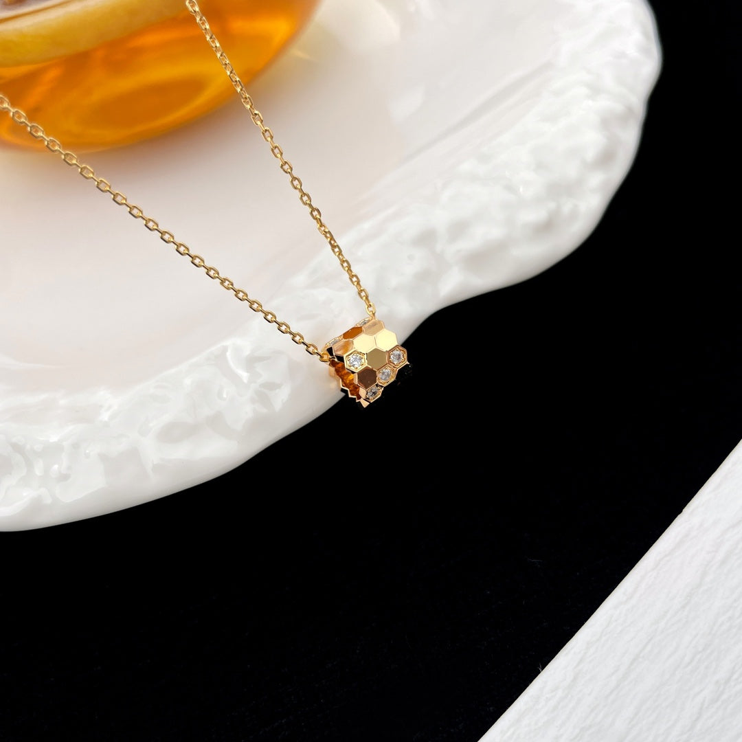 [Regalia jewelry]BEE MINI PEDANT DIAMOND NECKLACE