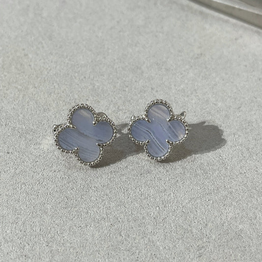 [Regalia jewelry]CLOVER CHALCEDONY SILVER STUD EARRINGS