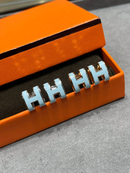 [Regalia jewelry]POP H SKY BLUE STUD EARRINGS