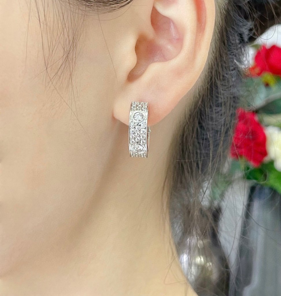[Regalia jewelry]LOVE 5.5MM DIAMOND PAVED EARRINGS