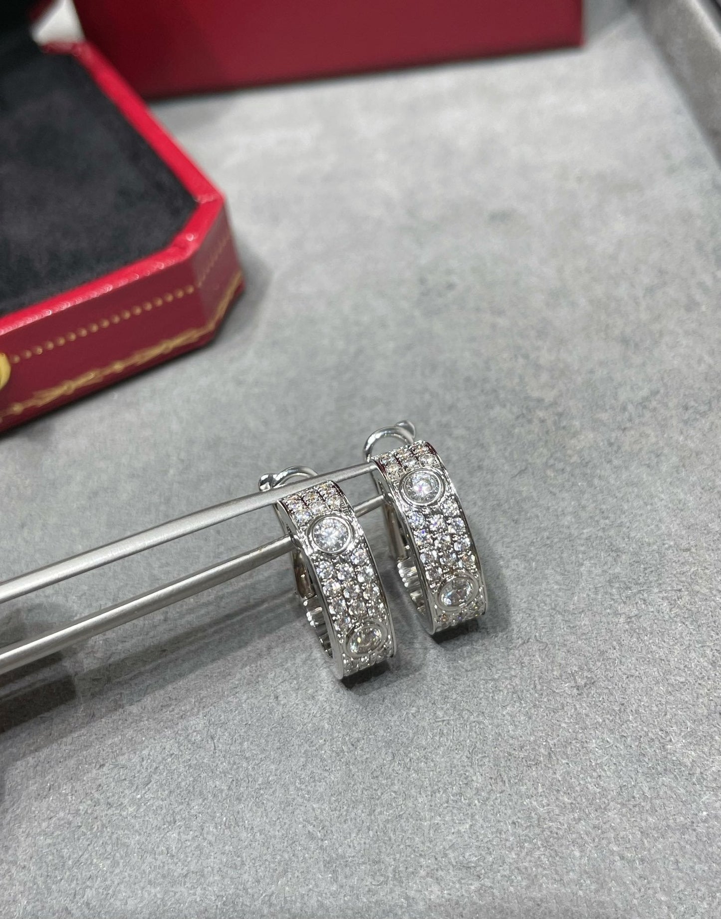 [Regalia jewelry]LOVE 5.5MM DIAMOND PAVED EARRINGS