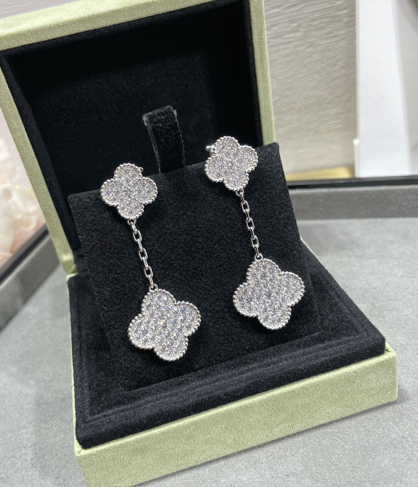 [Regalia jewelry]CLOVER 2 MOTIFS DIAMOND PAVED SILVER EARRINGS
