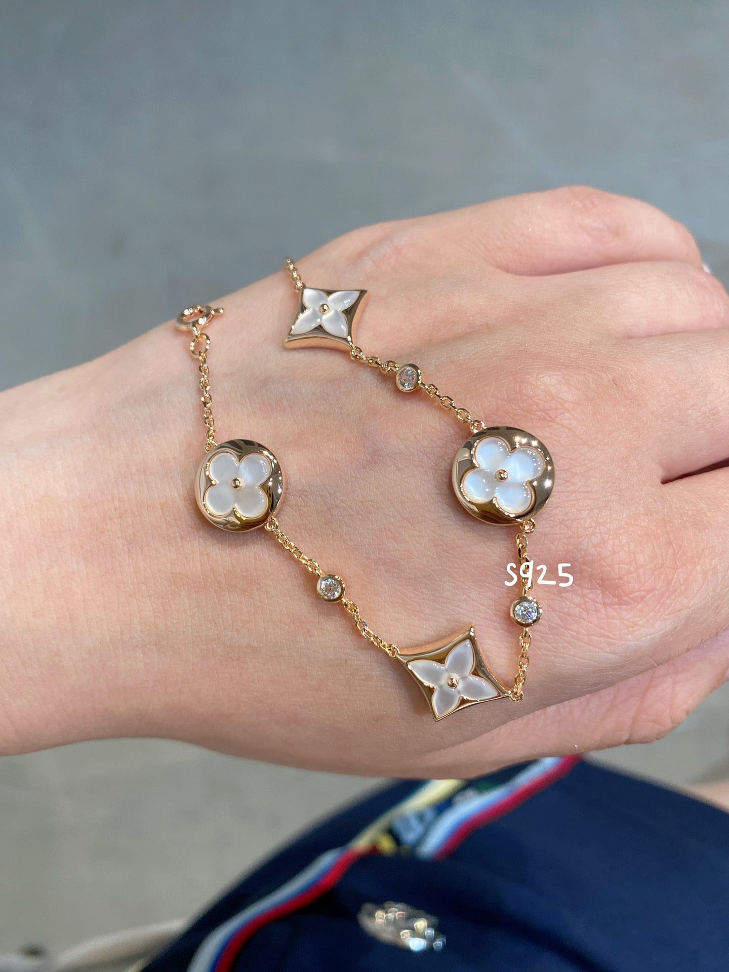 [Regalia jewelry]STAR AND SUN 4 MOTIF WHITE MOP PINK GOLD BRACELET