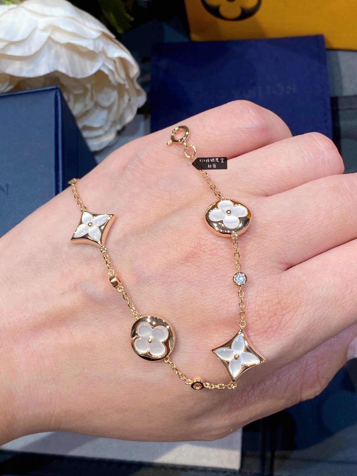 [Regalia jewelry]STAR AND SUN 4 MOTIF WHITE MOP PINK GOLD BRACELET