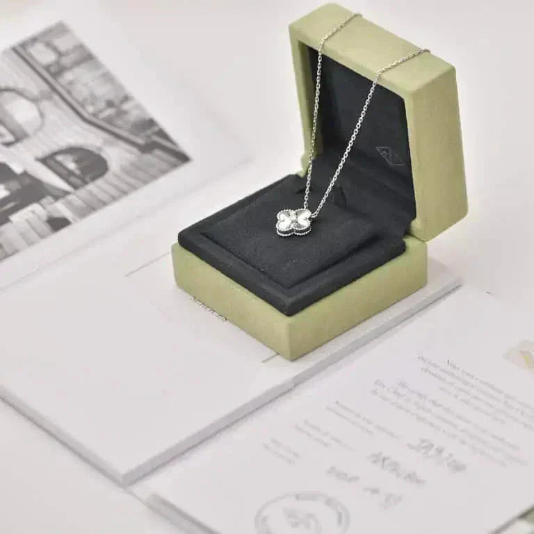 [Regalia jewelry]CLOVER  15MM DIAMOND LASER NECKLACE SILVER