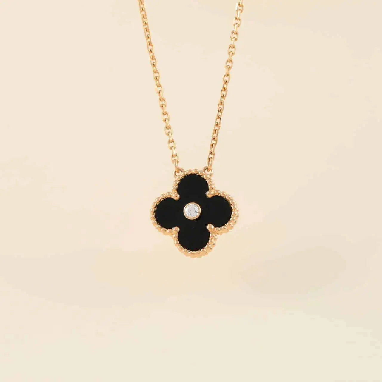 [Regalia jewelry]CLOVER 15MM DIAMOND ONYX NECKLACE