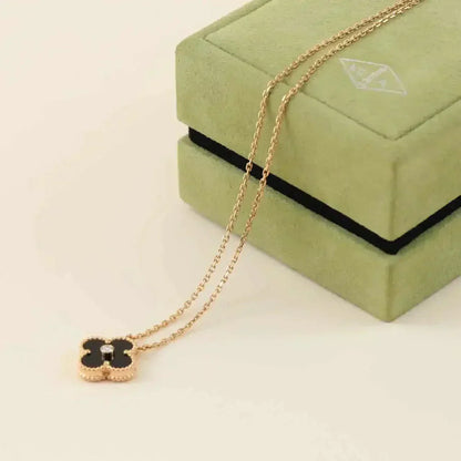 [Regalia jewelry]CLOVER 15MM DIAMOND ONYX NECKLACE
