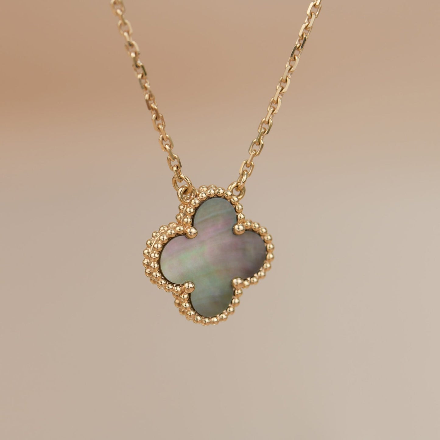 [Regalia jewelry]CLOVER 15MM  GRAY MOTHER OF PEARL NECKLACE