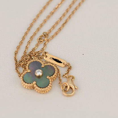 [Regalia jewelry]CLOVER 15MM DIAMOND AND MOTHER-OF-GREY NECKLACE