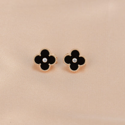 [Regalia jewelry]CLOVER MEDIUM 1 MOTIFS ONYX DIAMOND EARRINGS