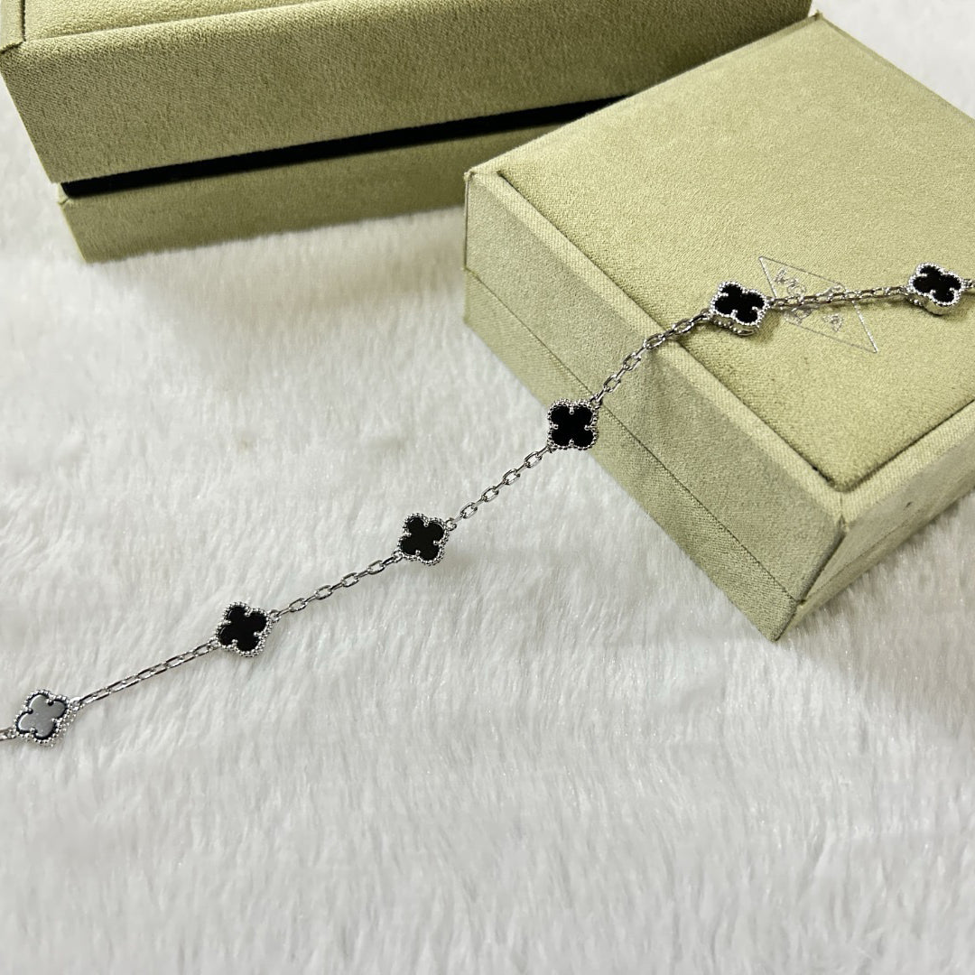 [Regalia jewelry]CLOVER 6 MOTIF  ONYXS BRACELET