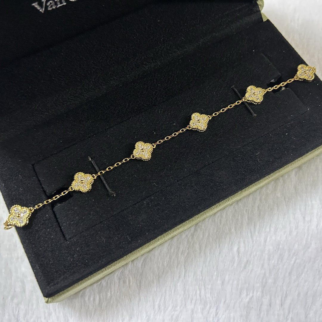 [Regalia jewelry]CLOVER 6 MOTIF DIAMOND BRACELET