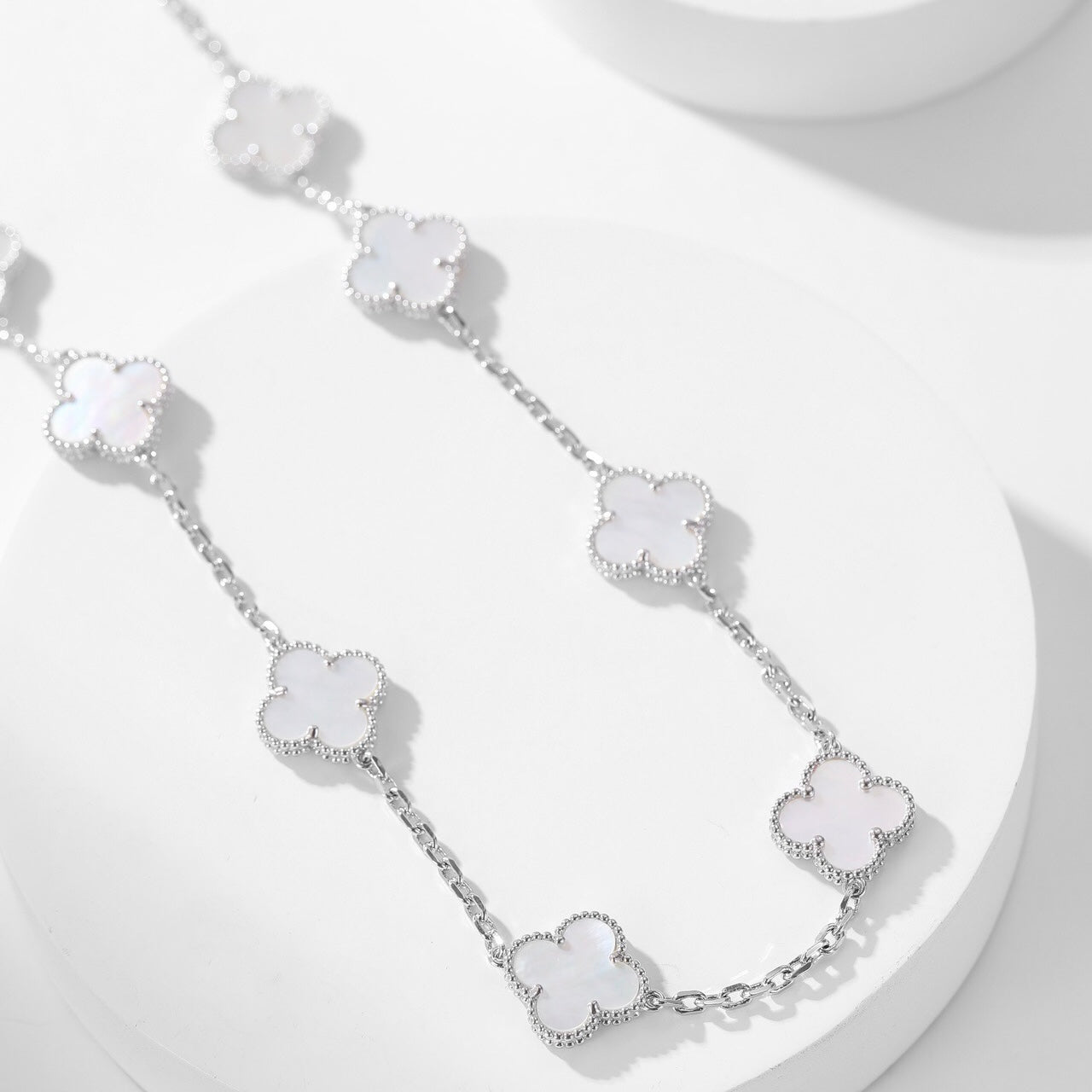 [Regalia jewelry]CLOVERS THE 10-MOTIFS WHITE MOTHER OF PEARL NECKLACE