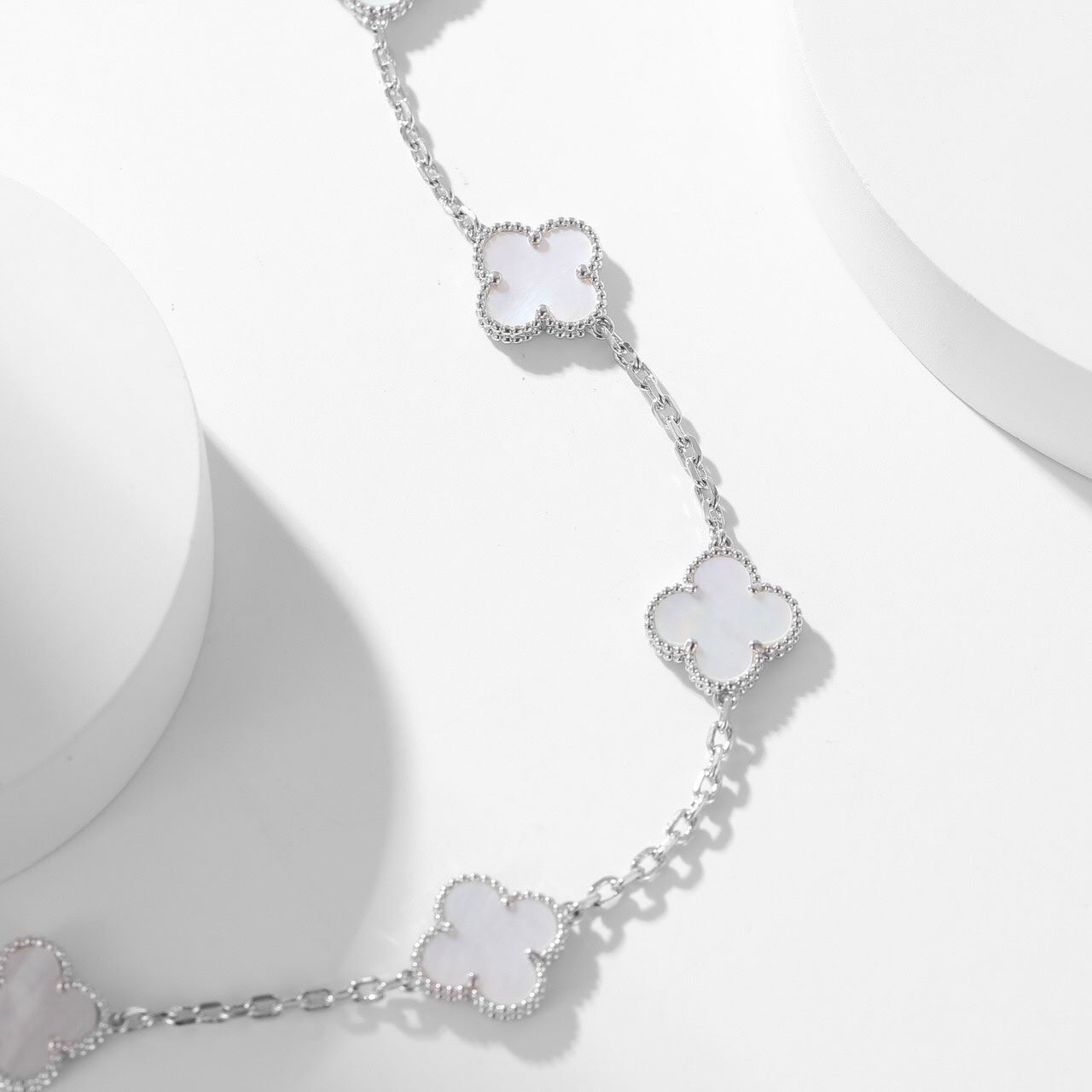 [Regalia jewelry]CLOVERS THE 10-MOTIFS WHITE MOTHER OF PEARL NECKLACE