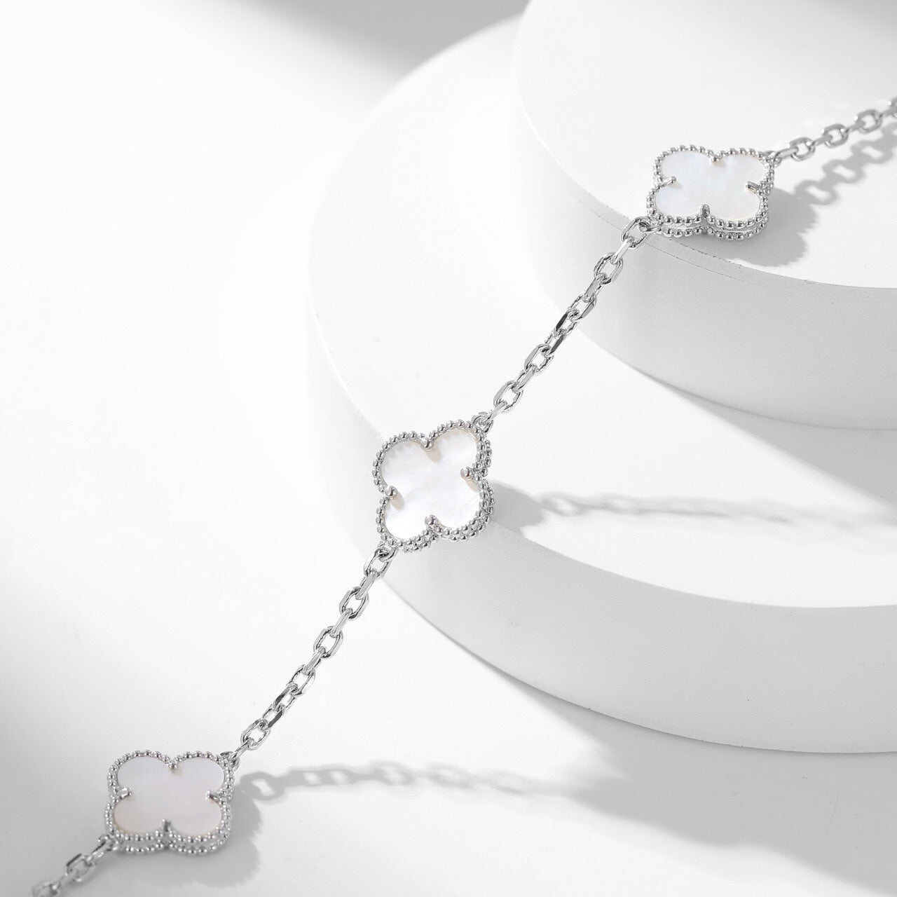 [Regalia jewelry]CLOVERS THE 10-MOTIFS WHITE MOTHER OF PEARL NECKLACE