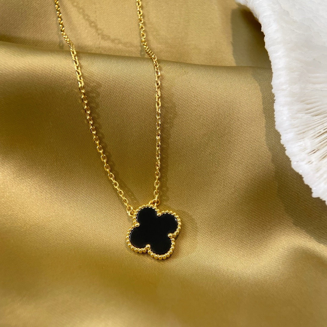[Regalia jewelry]CLOVER 15MM BLACK ONYX SINGLE FLOWER NECKLACE