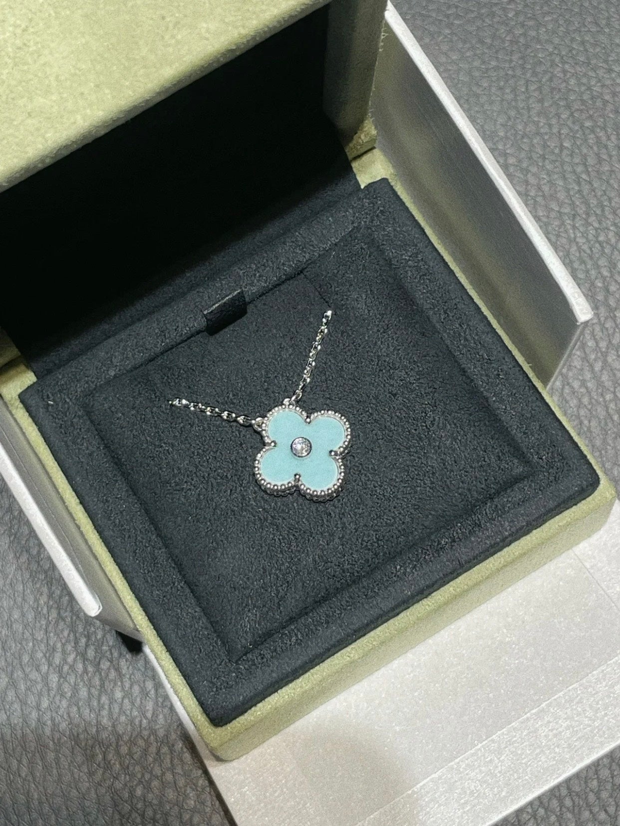 [Regalia jewelry]CLOVER 1 DIAMOND LIGHT BLUE SILVER NECKLACE