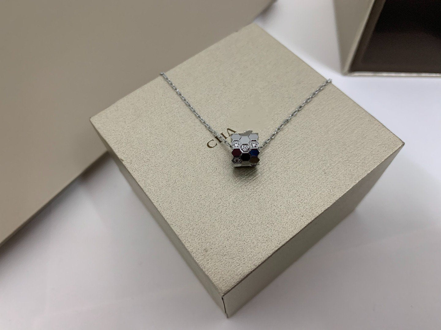 [Regalia jewelry]BEE LOVE DIAMOND NECKLACE
