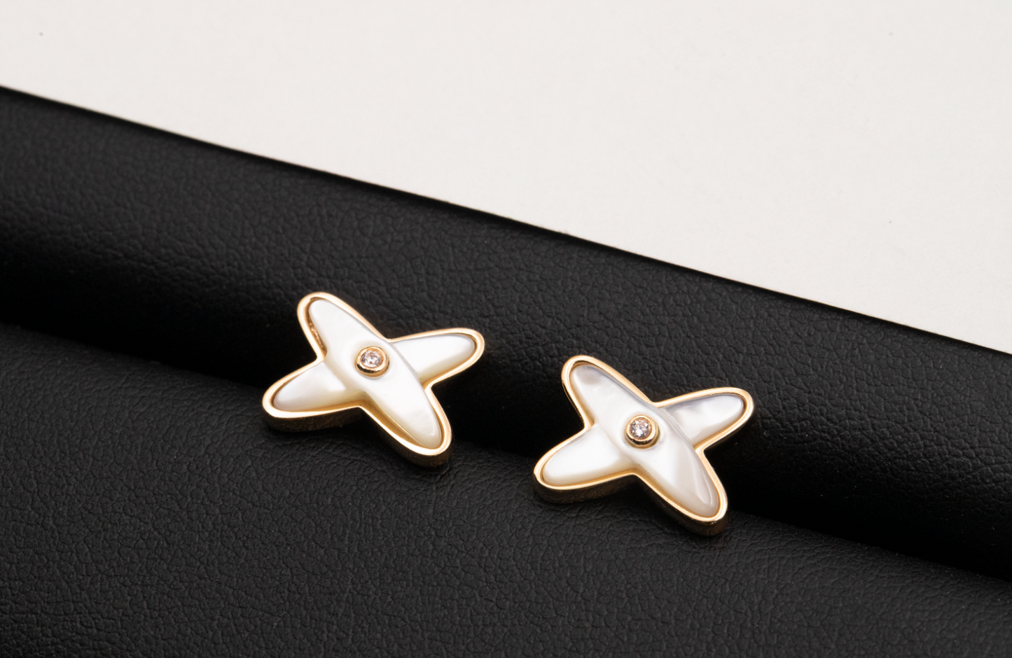 [Regalia jewelry]JEUX DE WHITE MOP PINK GOLD DIAMOND EARRINGS