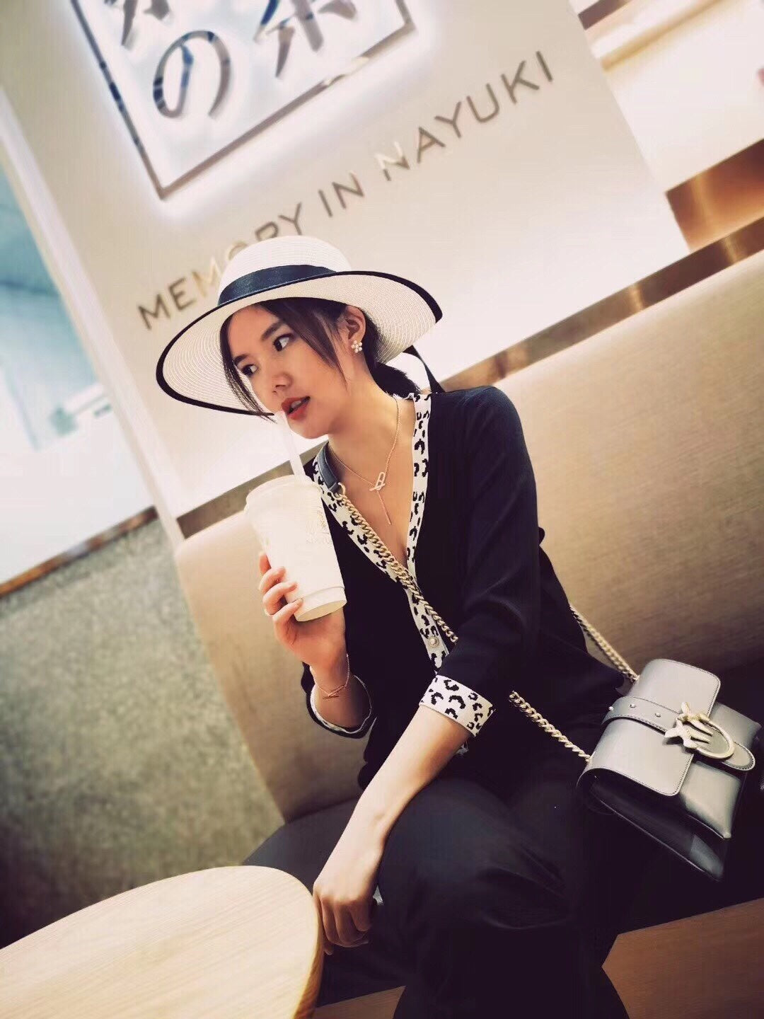 [Regalia jewelry]HM FIRE PIG NOSE NECKLACE TRENDY STREET