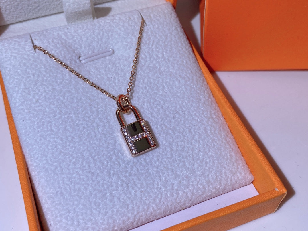 [Regalia jewelry]HM ADVANCED NICHE LOCK HEAD NECKLACE DIAMONDS