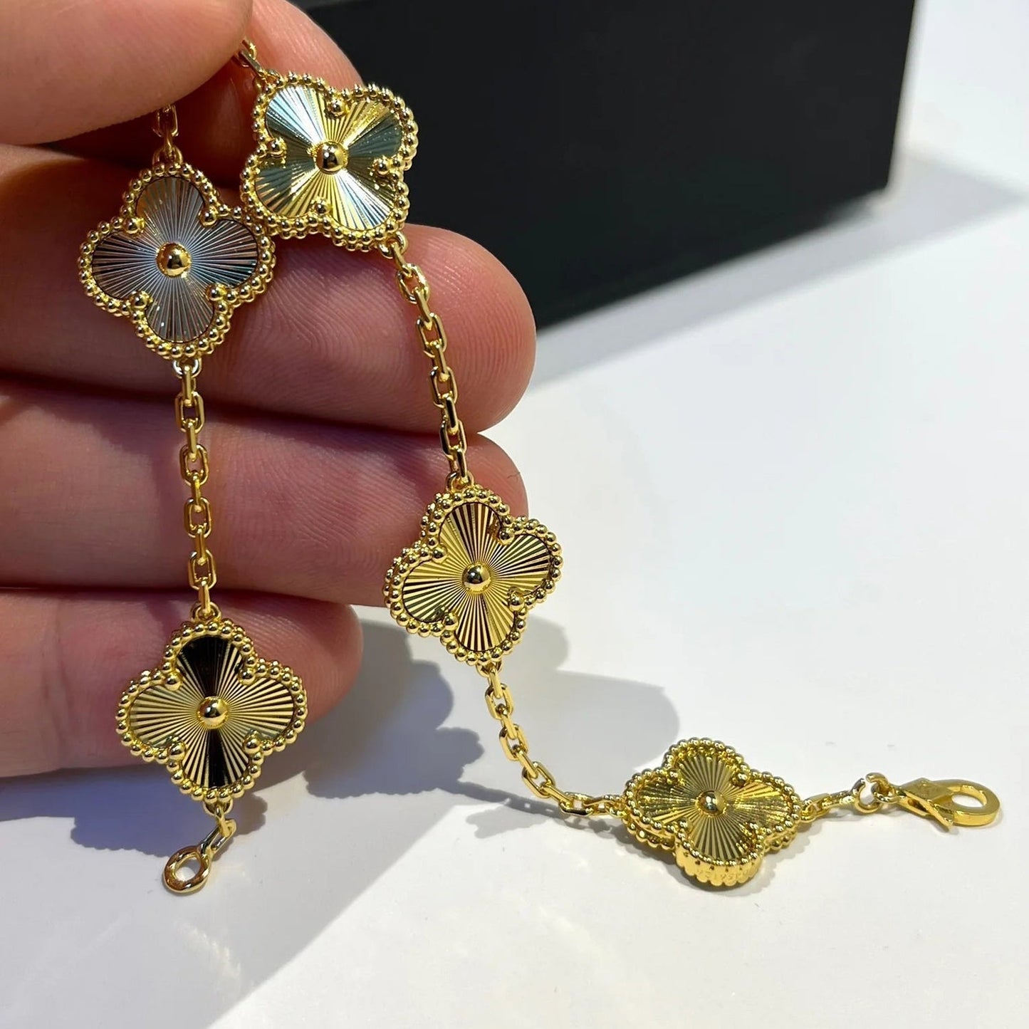 [Regalia jewelry]CLOVER 5 FLOWERS LASER BRACELET