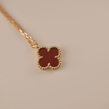 [Regalia jewelry]CLOVER MINI 9.5MM WHITE CARNELIANS NECKLACE