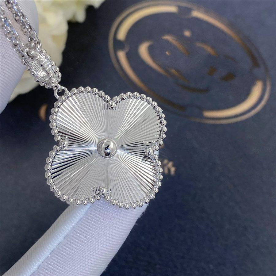 [Regalia jewelry]CLOVER 25MM SILVER BIG CLOVER NECKLACE