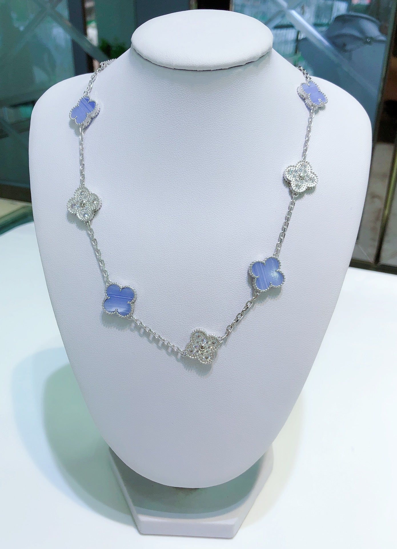 [Regalia jewelry]CLOVER 10 MOTIFS CHALCEDONY DIAMONDS SILVER NECKLACE