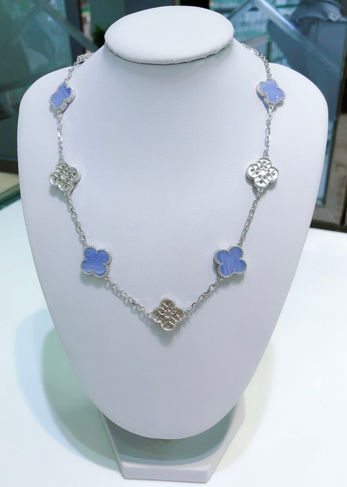 [Regalia jewelry]CLOVERS THE 10-MOTIFS CHALCEDONY DIAMONDS SILVER NECKLACE